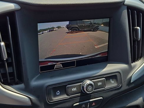 Used 2024 GMC Terrain SLE w/ Driver Convenience Package FWD image 17