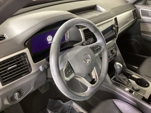 Used 2023 Volkswagen Atlas Cross Sport SE w/ Panoramic Sunroof Package image 9