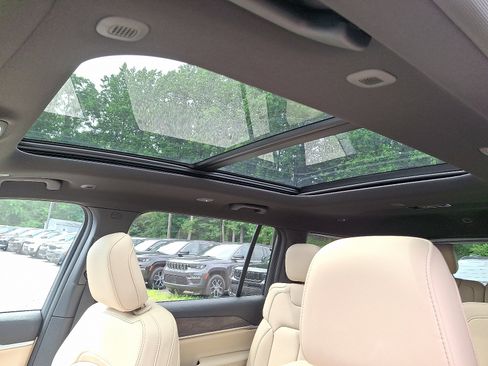 New 2025 Jeep Grand Cherokee L Limited image 10