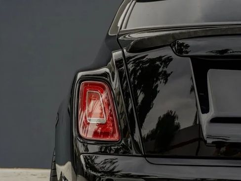 Used 2024 Rolls-Royce Phantom Sedan image 46