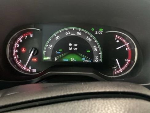 Used 2025 Toyota RAV4 XLE AWD/4WD image 19