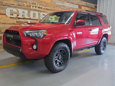 Used 2020 Toyota 4Runner TRD Off-Road AWD/4WD image 2