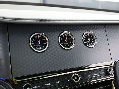 Used 2025 Bentley Flying Spur Plug-In Hybrid image 22