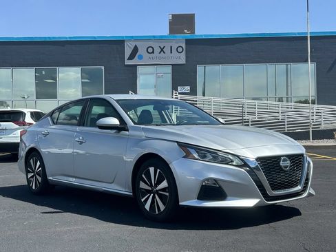 Used 2021 Nissan Altima 2.5 SV FWD image 1