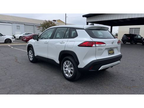 Used 2024 Toyota Corolla Cross L image 9