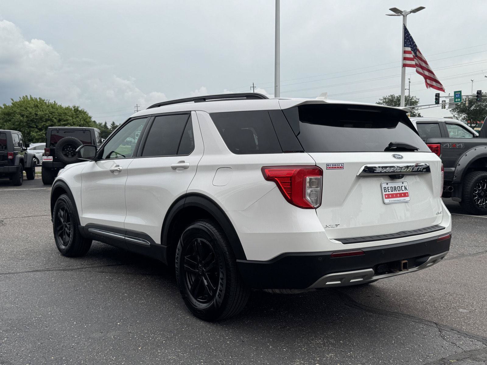 Used 2021 Ford Explorer XLT w/ Equipment Group 202A AWD/4WD image 5