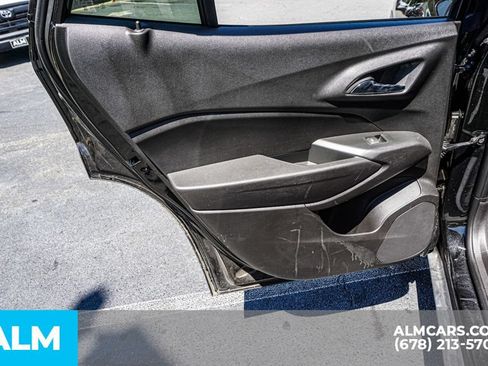 Used 2025 Chevrolet Trax LT FWD image 47
