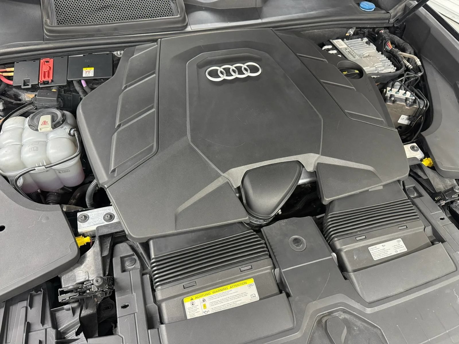Used 2019 Audi Q8 Premium Plus w/ Premium Plus AWD/4WD image 45