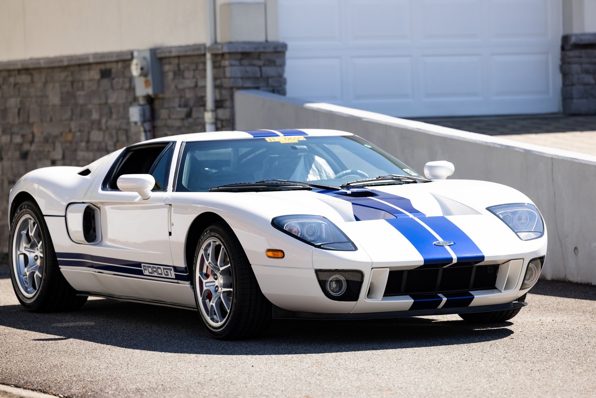 Used 2006 Ford GT RWD image 10