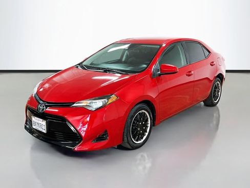 Used 2019 Toyota Corolla LE image 3