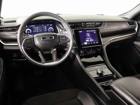 Used 2023 Jeep Grand Cherokee Altitude image 2