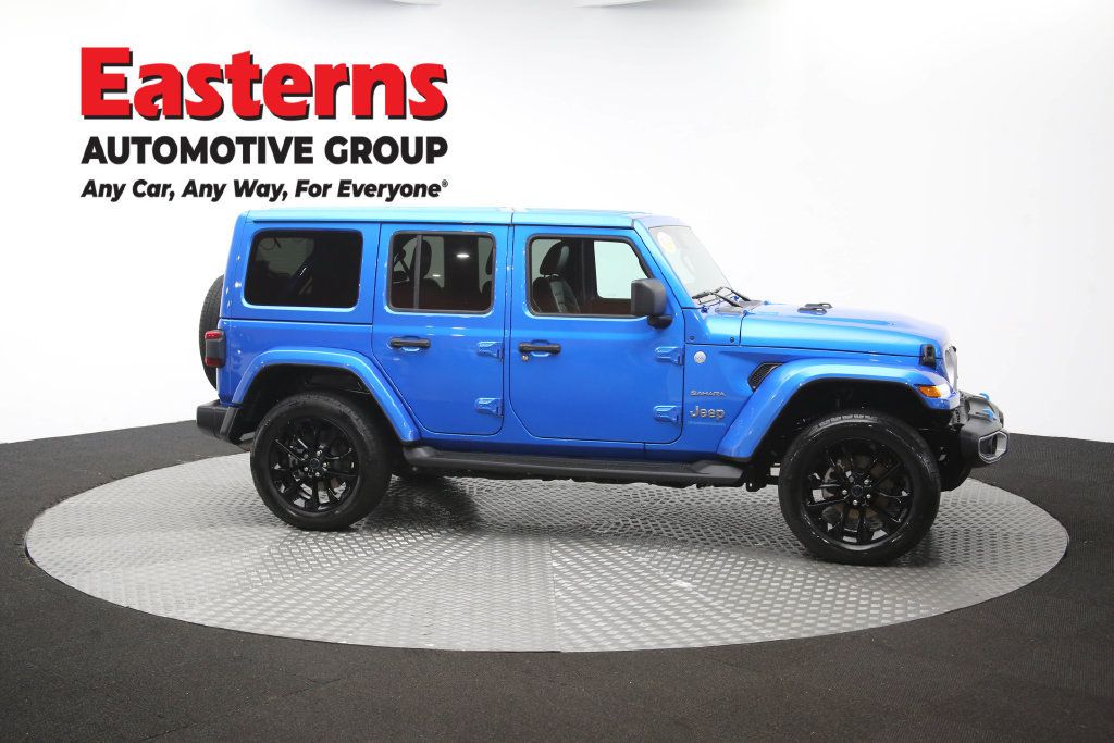 Used 2024 Jeep Wrangler Unlimited Sahara w/ Technology Group AWD/4WD image 50