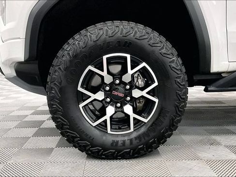 Used 2024 GMC Canyon AT4X AWD/4WD image 10
