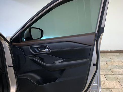 Used 2021 Nissan Rogue Platinum image 53