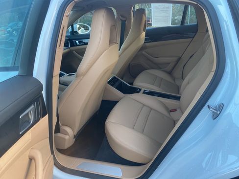 Used 2022 Porsche Panamera image 14