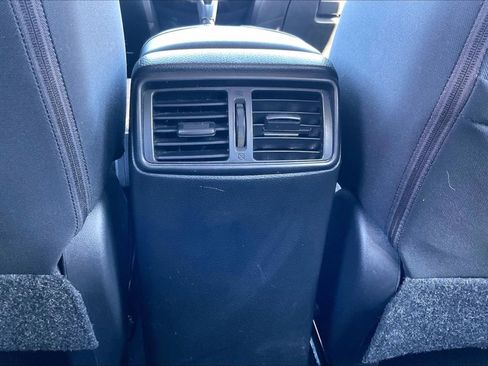 Used 2018 Nissan Rogue Sport SV w/ SV Technology Package image 32