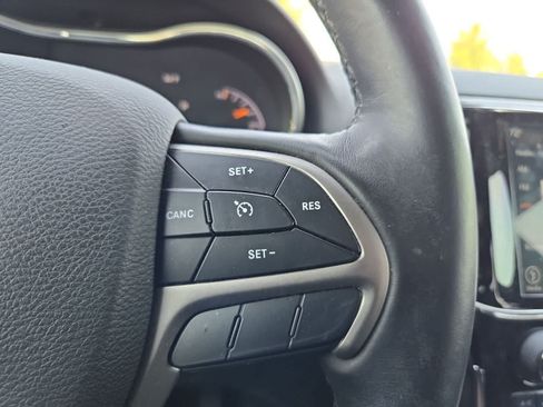 Used 2019 Jeep Grand Cherokee Altitude RWD image 23