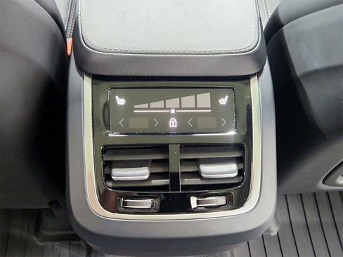 Used 2024 Volvo XC90 B6 Ultimate w/ Protection Package Premier image 40