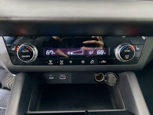 Used 2023 Mitsubishi Outlander SE image 21