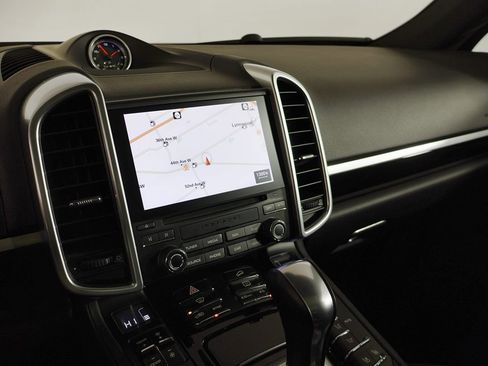 Used 2017 Porsche Cayenne Platinum Edition w/ Premium Package Plus (PJX) image 34