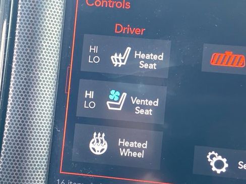 Used 2017 Dodge Challenger R/T Scat Pack w/ Leather Interior Group image 27