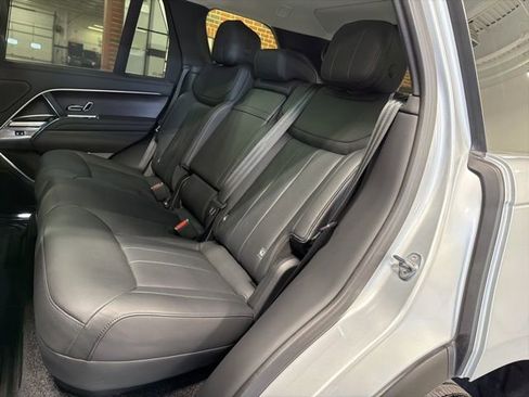 Used 2024 Land Rover Range Rover SE image 38