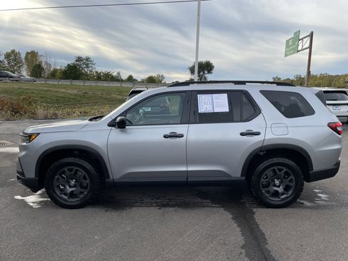 Certified 2025 Honda Pilot TrailSport image 23