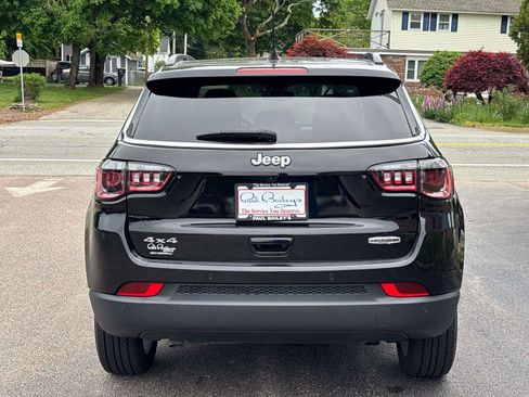 Used 2024 Jeep Compass Latitude w/ Sun and Sound Group AWD/4WD image 5