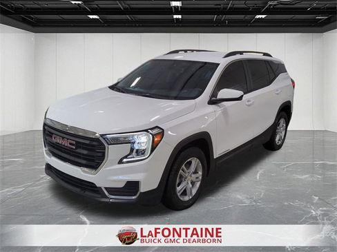 Used 2023 GMC Terrain SLE w/ Driver Convenience Package image 4