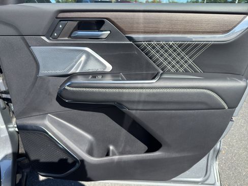 Used 2024 GMC Acadia Denali w/ Super Cruise Package image 38