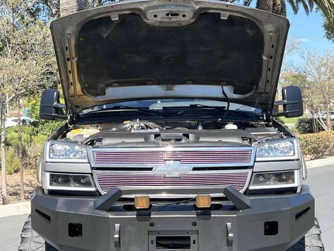 Used 2006 Chevrolet Silverado 3500 LT w/ Heavy-Duty Power Package AWD/4WD image 17