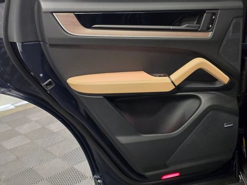 Certified 2026 Porsche Cayenne AWD/4WD image 22