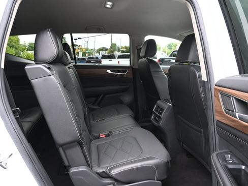 Used 2024 Volkswagen Atlas SE image 30