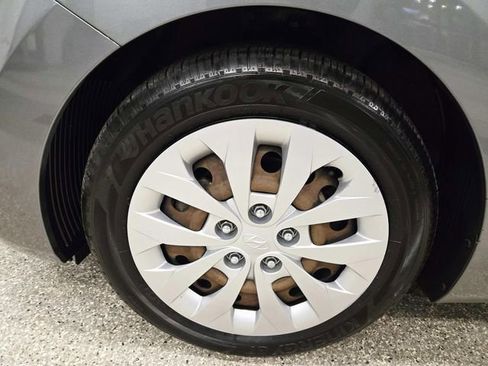 Used 2017 Hyundai Elantra GT image 14