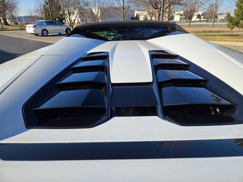 Used 2024 Lamborghini Huracan EVO image 9