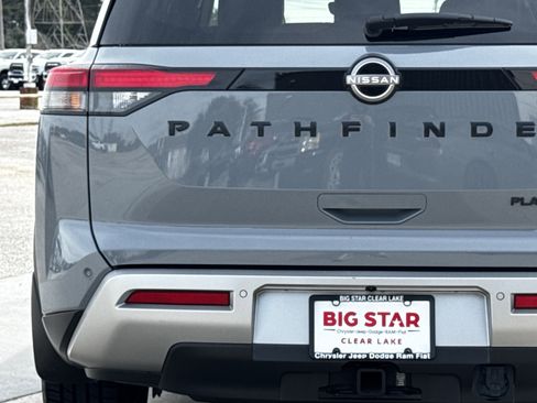Used 2023 Nissan Pathfinder Platinum image 11