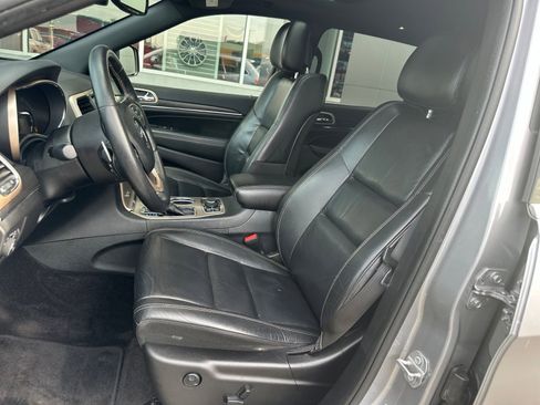 Used 2017 Jeep Grand Cherokee Limited AWD/4WD image 19
