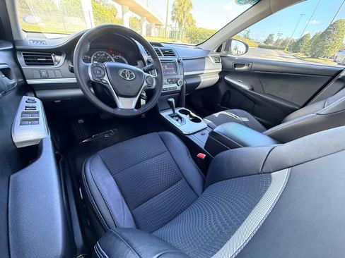 Used 2012 Toyota Camry L image 21