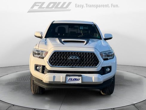 Used 2019 Toyota Tacoma TRD Sport image 2