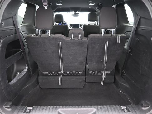 Used 2023 Chrysler Pacifica Touring FWD image 23