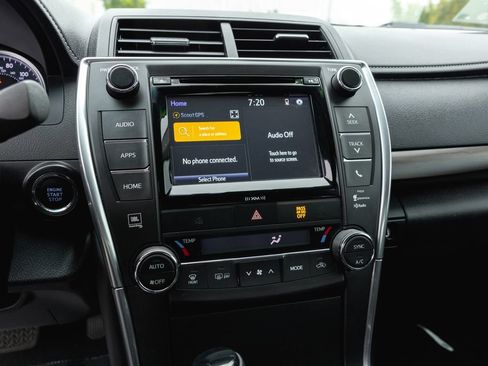 Used 2017 Toyota Camry XLE w/ Convenience Package FWD image 16