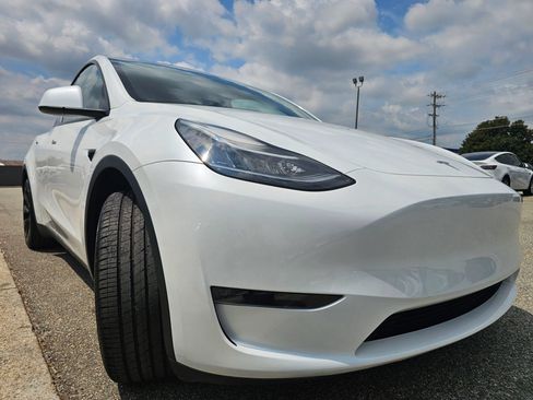 Used 2023 Tesla Model Y Long Range AWD/4WD image 27