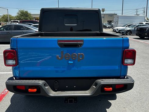 Used 2023 Jeep Gladiator Mojave w/ Cold Weather Group AWD/4WD image 9
