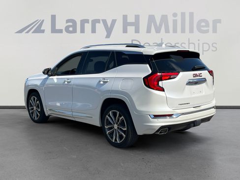 Used 2020 GMC Terrain Denali w/ Denali Premium Package FWD image 3