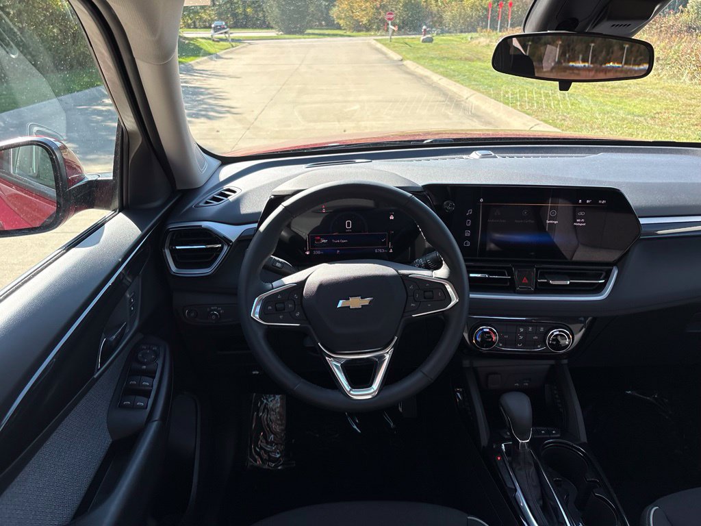 Used 2024 Chevrolet TrailBlazer LT w/ LT Cold Weather Package FWD image 38