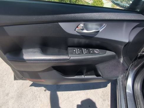 Used 2022 Kia Forte LXS FWD image 9