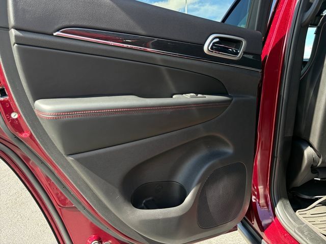 Used 2017 Jeep Grand Cherokee Trailhawk AWD/4WD image 36