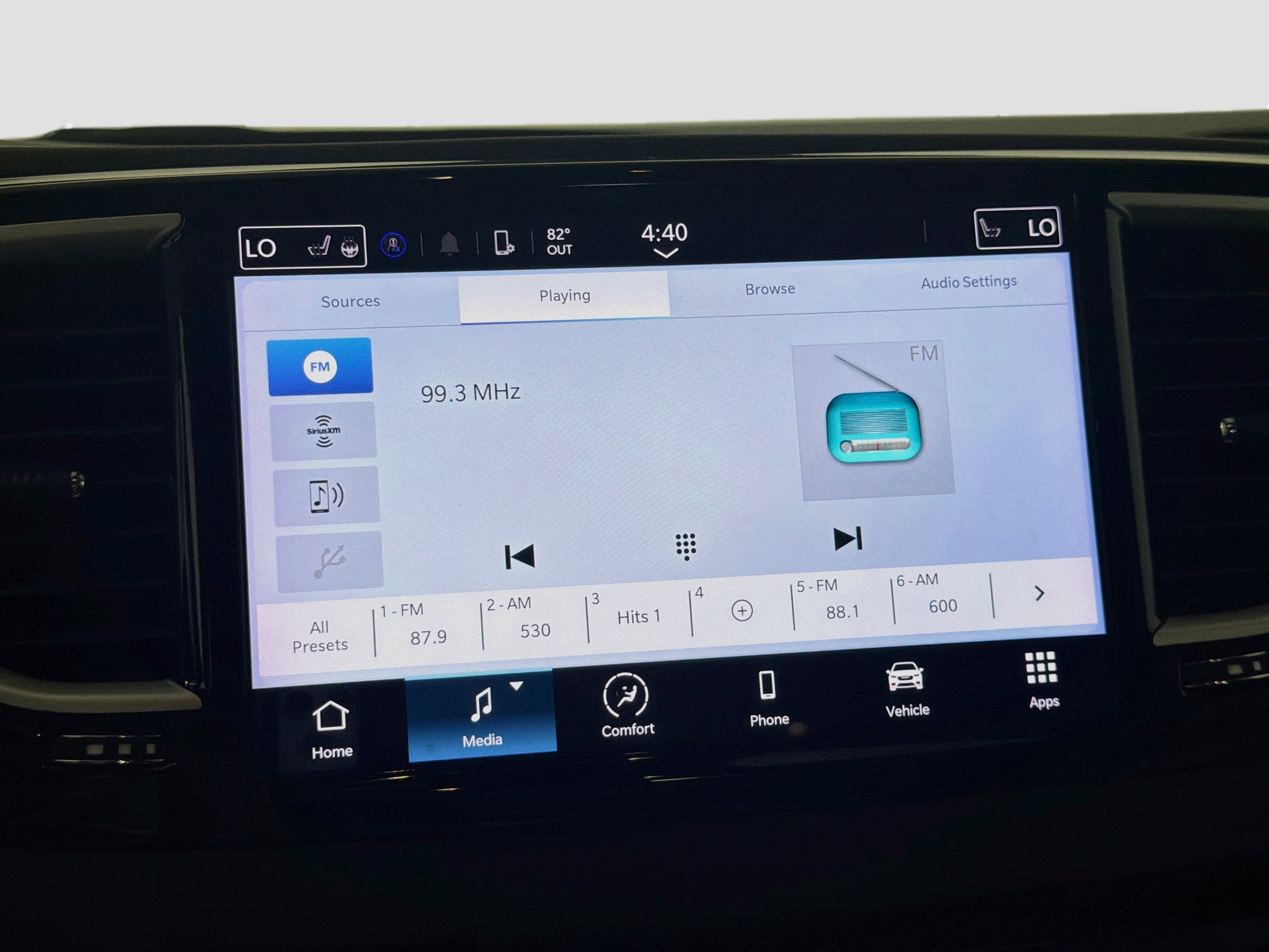 Used 2024 Chrysler Pacifica Touring-L FWD image 19