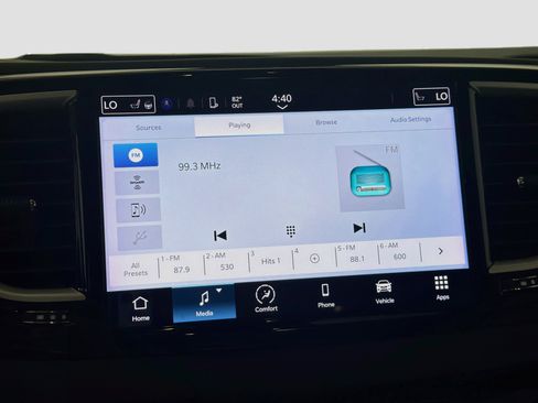 Used 2024 Chrysler Pacifica Touring-L FWD image 19