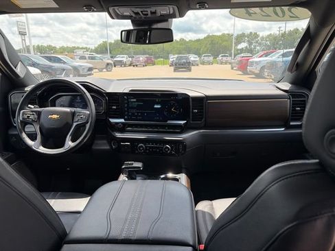 Used 2024 Chevrolet Silverado 1500 High Country w/ High Country Premium Package AWD/4WD image 48